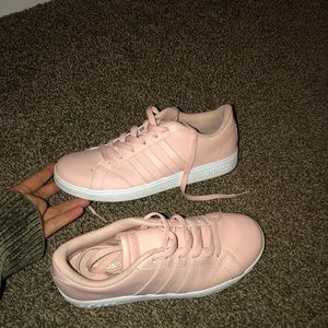 Super cute dusty pink vans!!